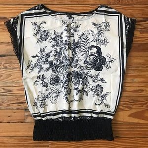 ⚡️ Maurices floral top with lace and ruched waist